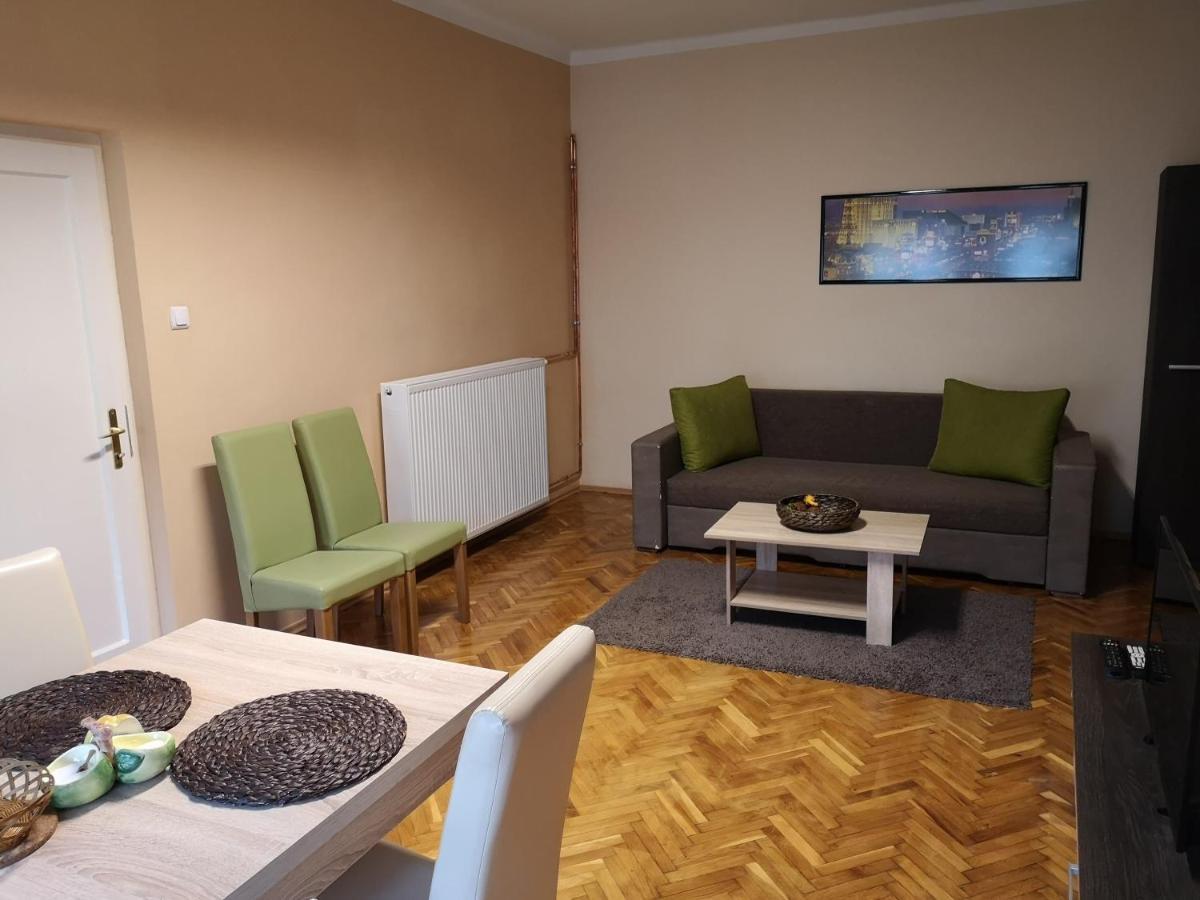 Veva Apartman - Eger Maganszallashely Ngoại thất bức ảnh