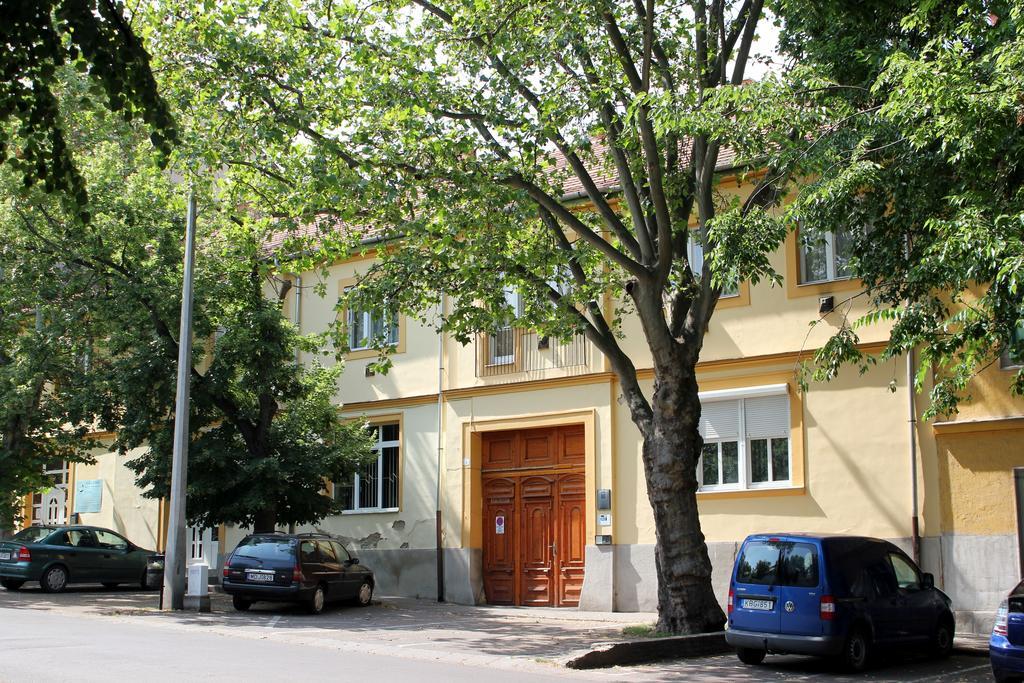 Veva Apartman - Eger Maganszallashely Ngoại thất bức ảnh