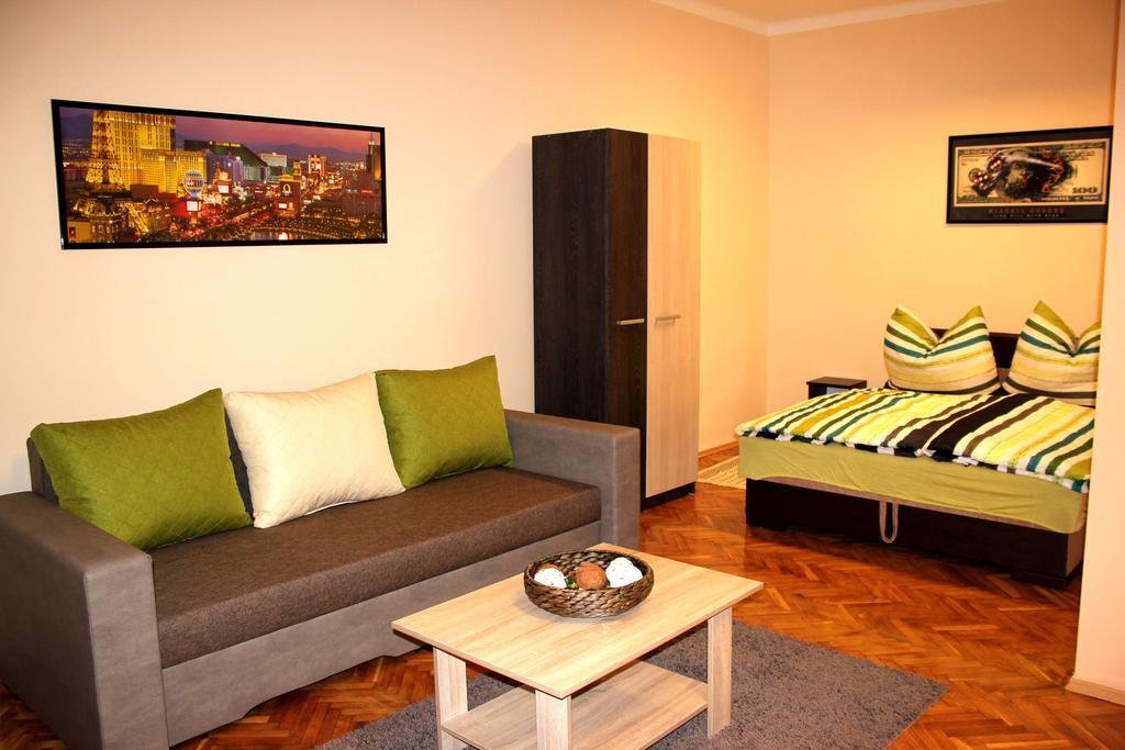 Veva Apartman - Eger Maganszallashely Ngoại thất bức ảnh