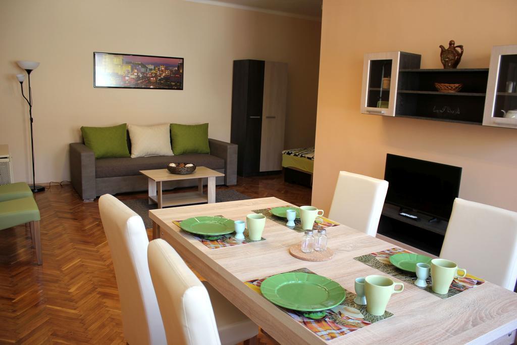 Veva Apartman - Eger Maganszallashely Ngoại thất bức ảnh