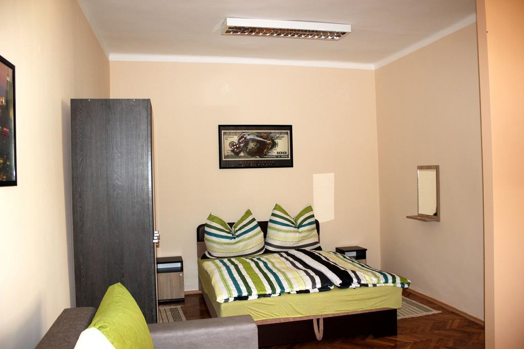 Veva Apartman - Eger Maganszallashely Ngoại thất bức ảnh
