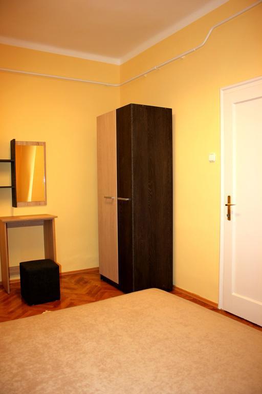 Veva Apartman - Eger Maganszallashely Ngoại thất bức ảnh
